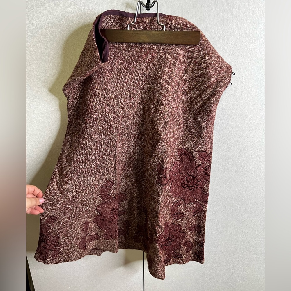 Tweed skirt with floral appliqué